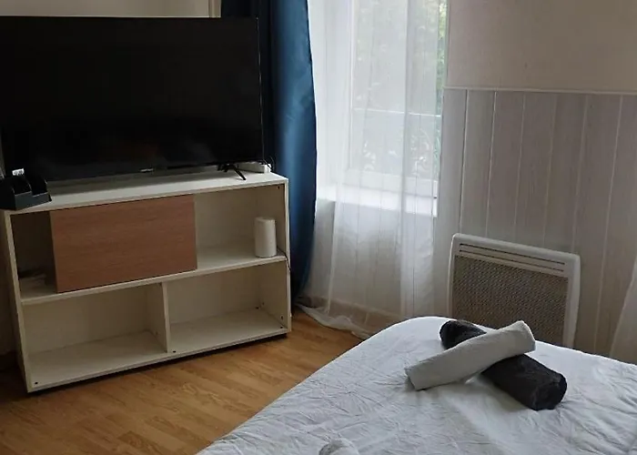 Quartier St Michel Avec 1 דירה *